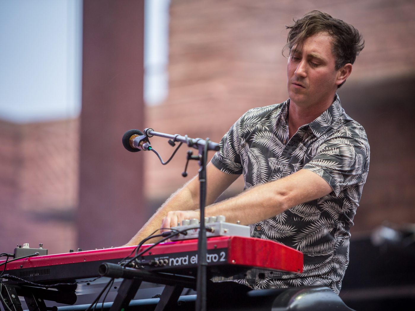 Erik Deutsch en los teclados