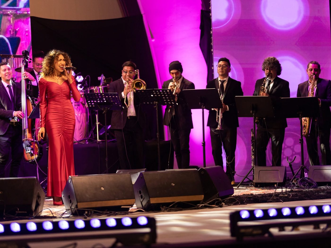 Extravaganza The Show, ensamble completo con voz
