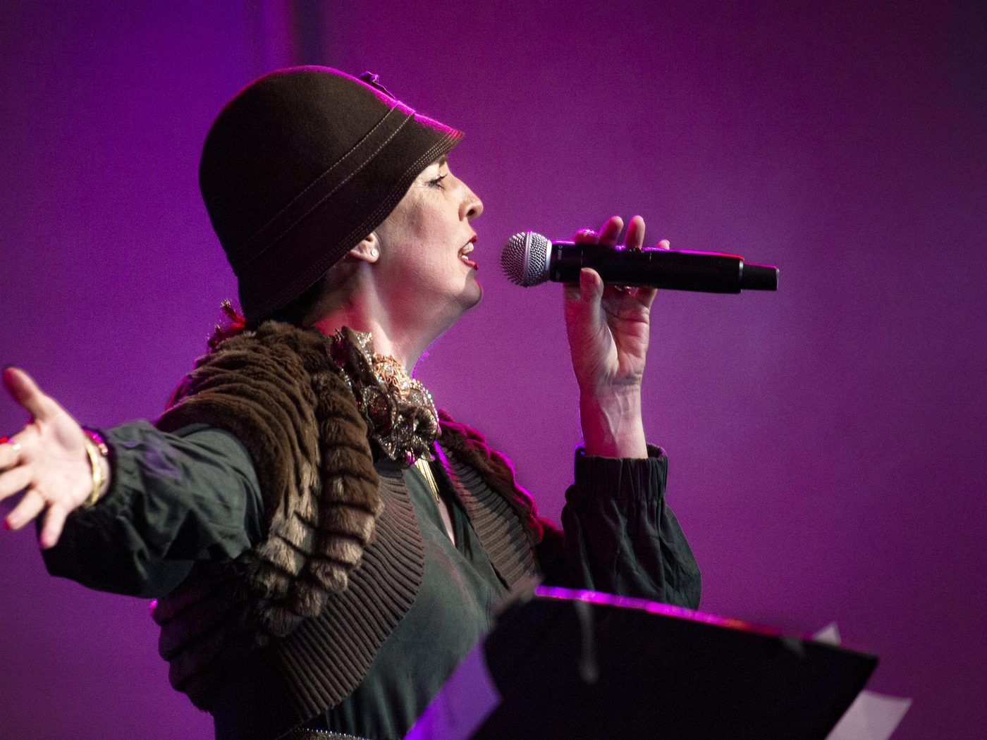 Louise Phelan en el escenario
